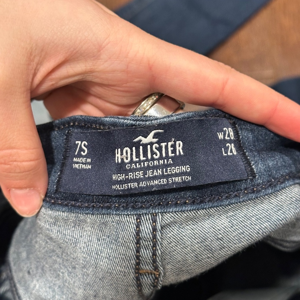 Hollister Ripped High Rise Jean Legging - Picture 3 of 3
